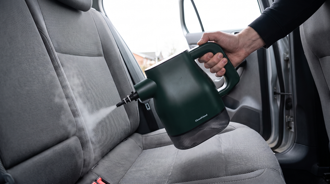 Bilsæde renses med damp fra CleanFriend PureSteam damprenser